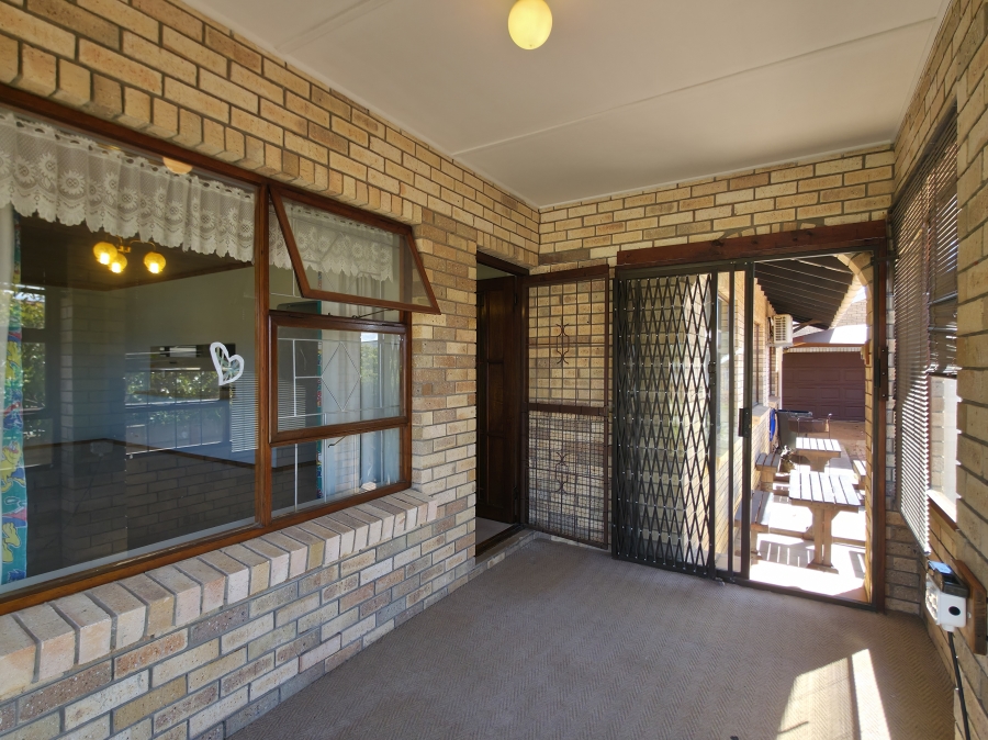 4 Bedroom Property for Sale in Wavecrest Eastern Cape